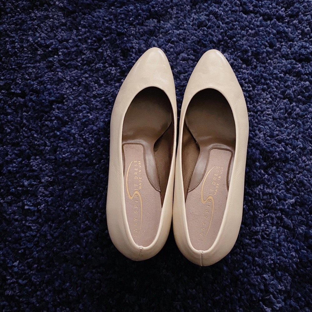 Vintage Cream Kitten Heel Pumps